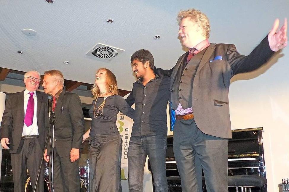 Boogie und Blues 2019 Musiker beim Abschlussapplaus auf der Bühne