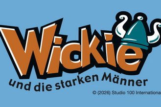 Auf dem Bild sieht man das Logo von "Wickie und die starken Männer". Der Schriftzug "Wickie" ist orange gestaltet.