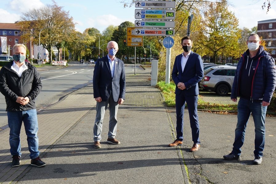 Parkleitsystem Gruppenbild mit Bürgermeister Czeranowsky, Öhmann, Keßeler und Wagner