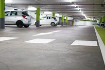 Fahrbahnmarkierungen in der Marktgarage