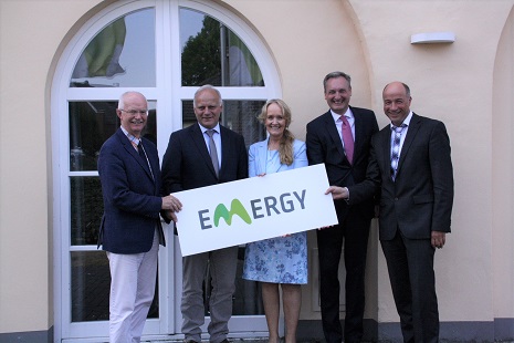 BM Öhmann, MdB Röring, BM Schulze Hessing, Hilkenbach, Nießing mit EMERGY Schild